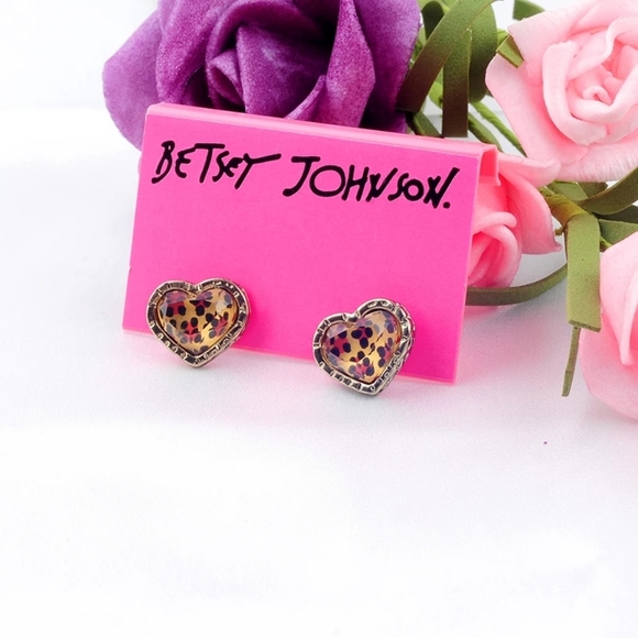 Leopard Print Heart Earrings Studs - Picture 4 of 5